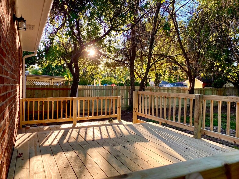 New deck 2020 - 8003 Broadfern Dr