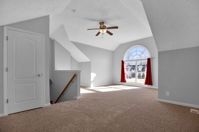 Building Photo - Pet Friendly Three Bedroom with Bonus!