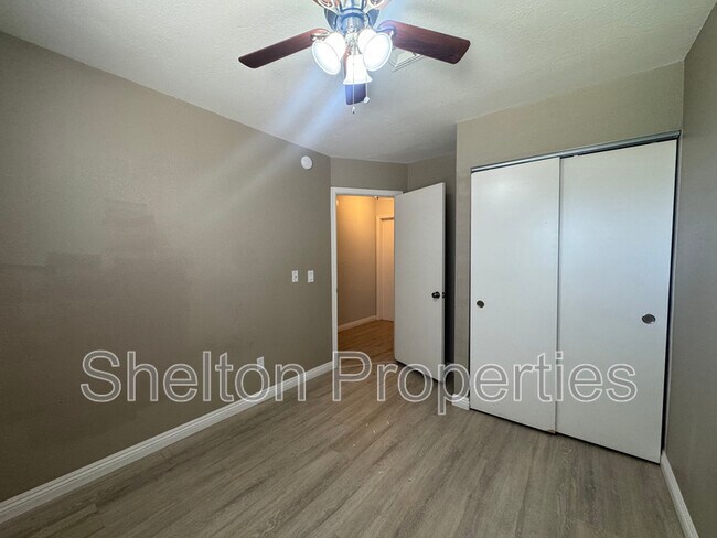 Building Photo - 12537 N 83rd Dr