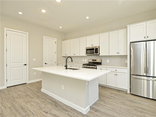 Building Photo - 3809 Valley View Rd