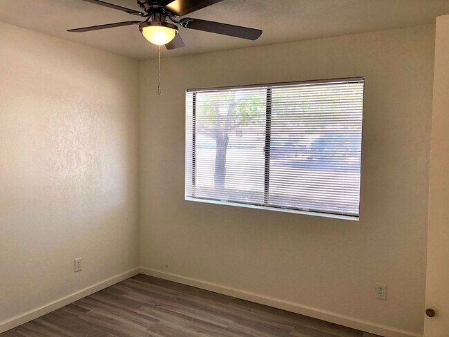 Building Photo - Cute 3 Bedroom Home near Hualapai Mt. School.