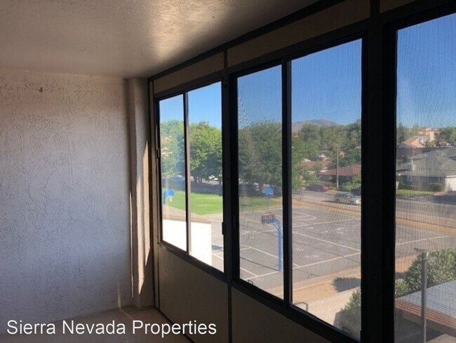 Building Photo - 2 br, 2 bath House - 3095 Lakeside dr #313