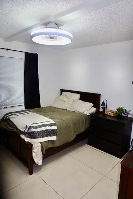 Building Photo - 906 SW 9th St Cir