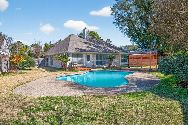 Building Photo - 15619 Winding Valley Dr