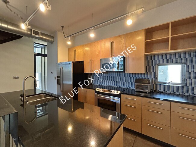 Building Photo - 3611 E 3rd St