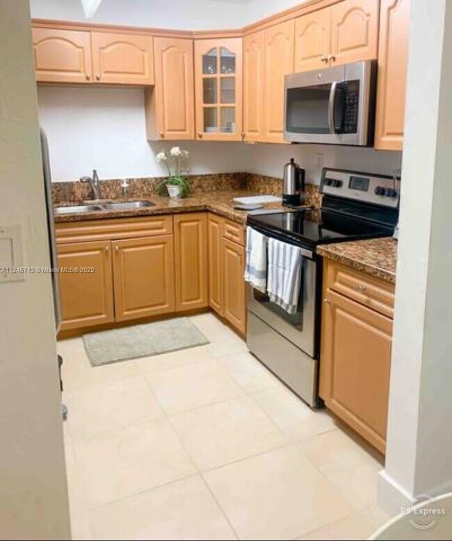 Building Photo - 2724 SW 34th Ct