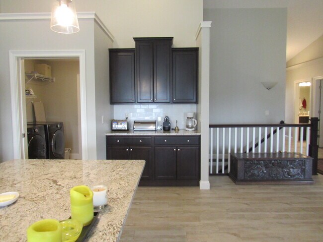 Building Photo - 3761 Deckard Dr