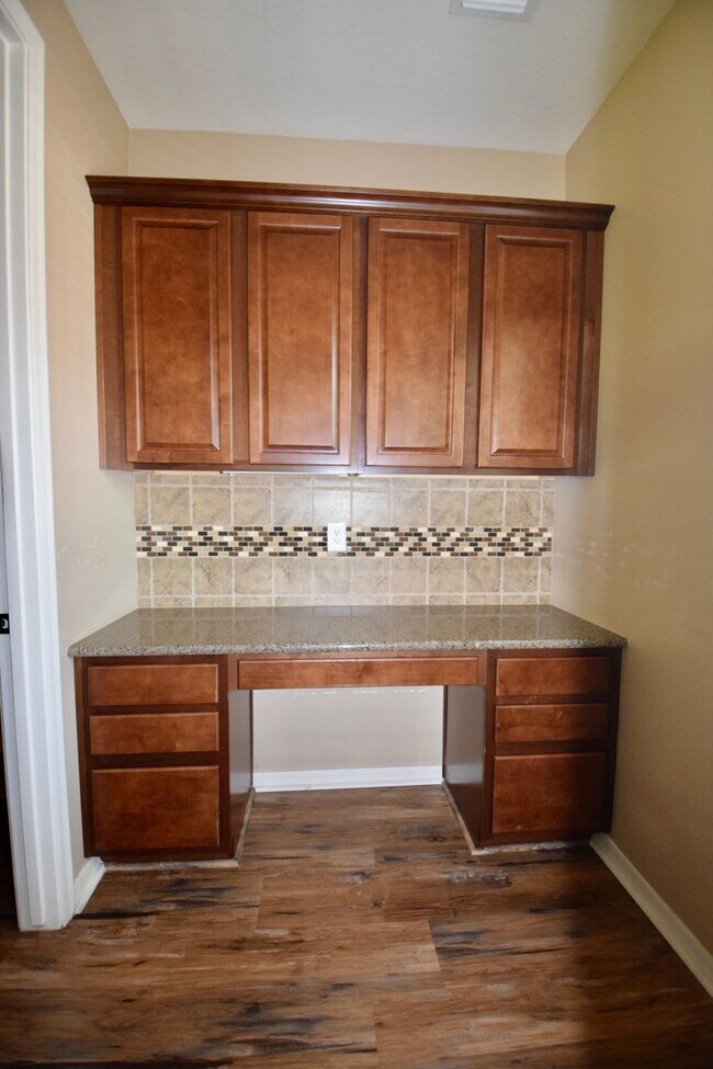 Building Photo - Beautiful 3 bedroom with a loft in Cooley Station!