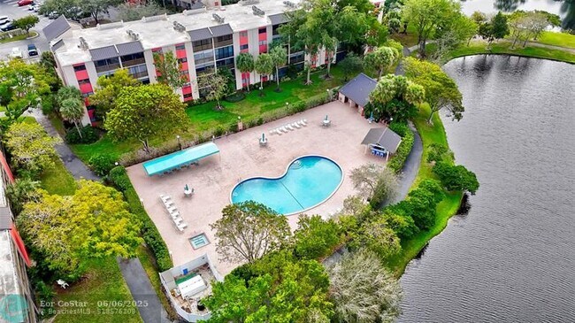 Building Photo - 2200 S Cypress Bend Dr