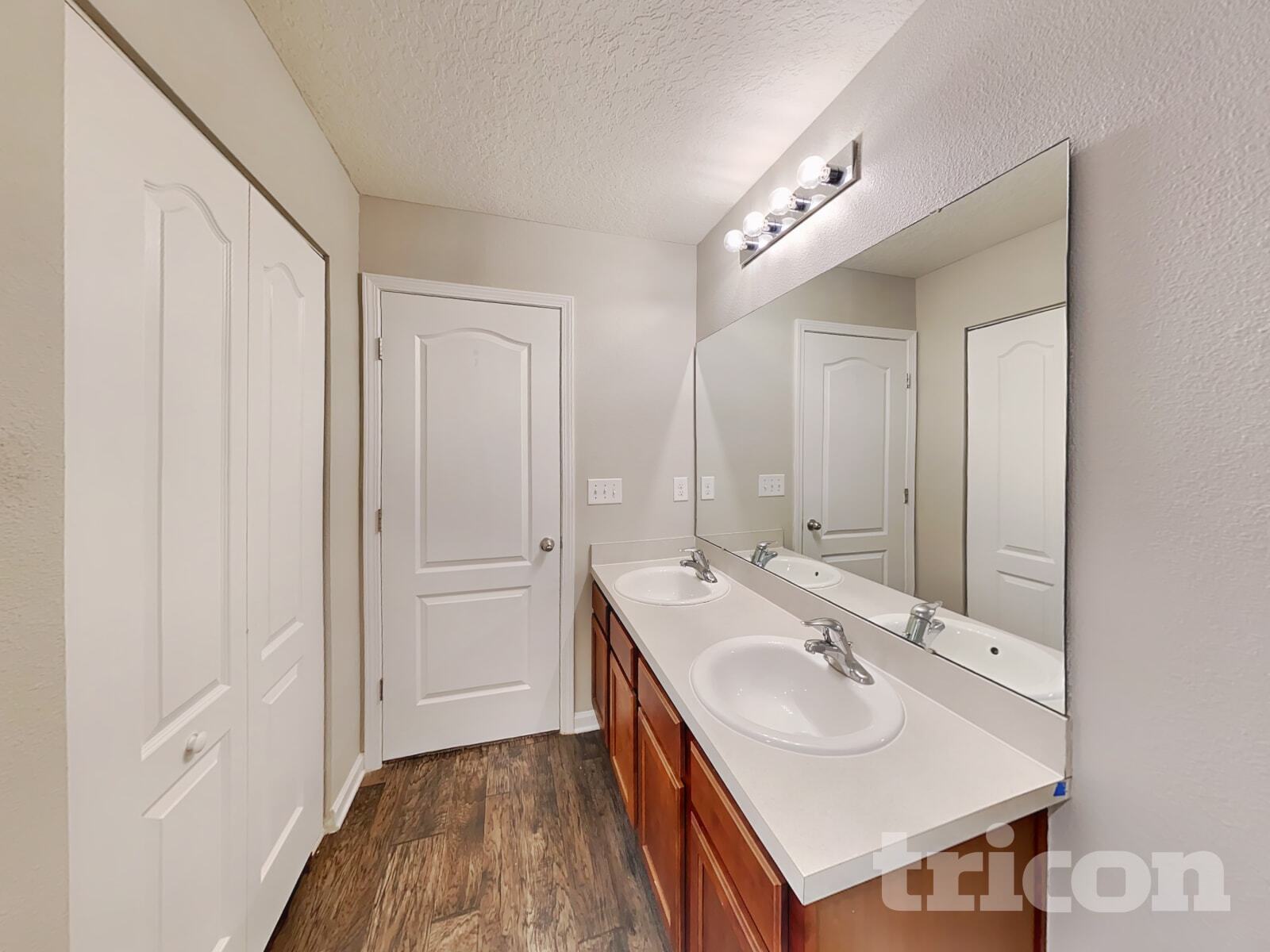 Building Photo - 8048 Meadow Walk Ln