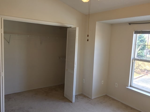 Building Photo - Superior townhome