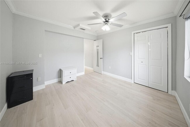 Building Photo - 300 NE 175th St