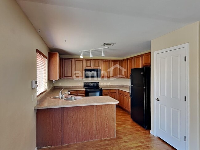 Building Photo - 8530 E Pena Blanca Dr