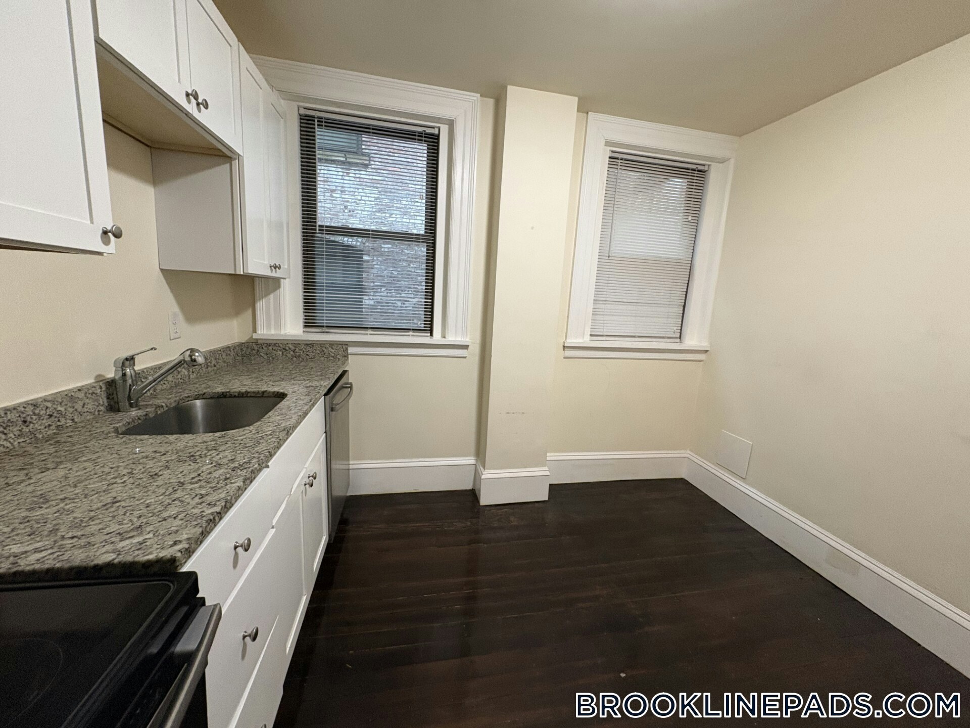 Building Photo - 1463 Beacon St