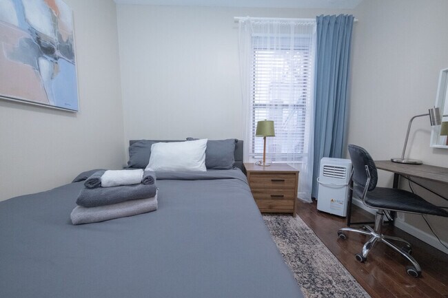 Building Photo - 5 W 101st St