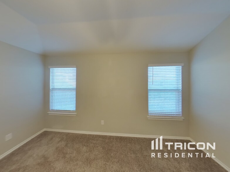 Building Photo - 1904 Tulipwood Dr