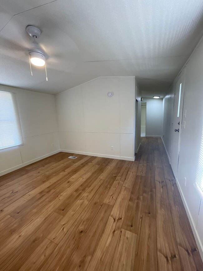 Building Photo - 333 N Meldrum St