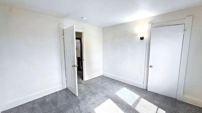 Building Photo - Spacious 3-Bedroom Home with Fenced Yard a...