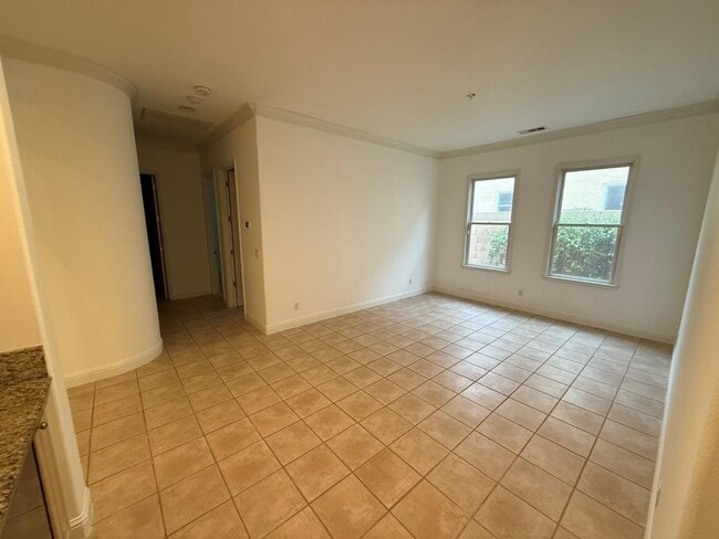 Building Photo - 10637 N Lochmoor Ln