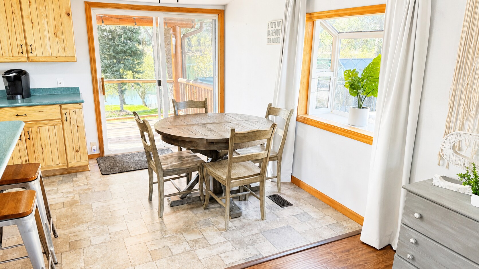 Dining - 531 Greggs Rd
