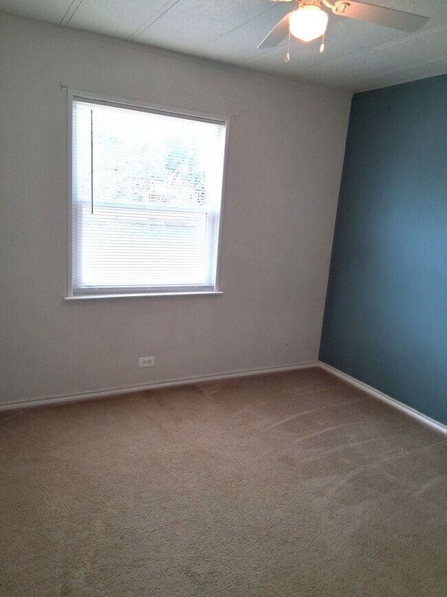 Building Photo - 1109 Elyse Dr