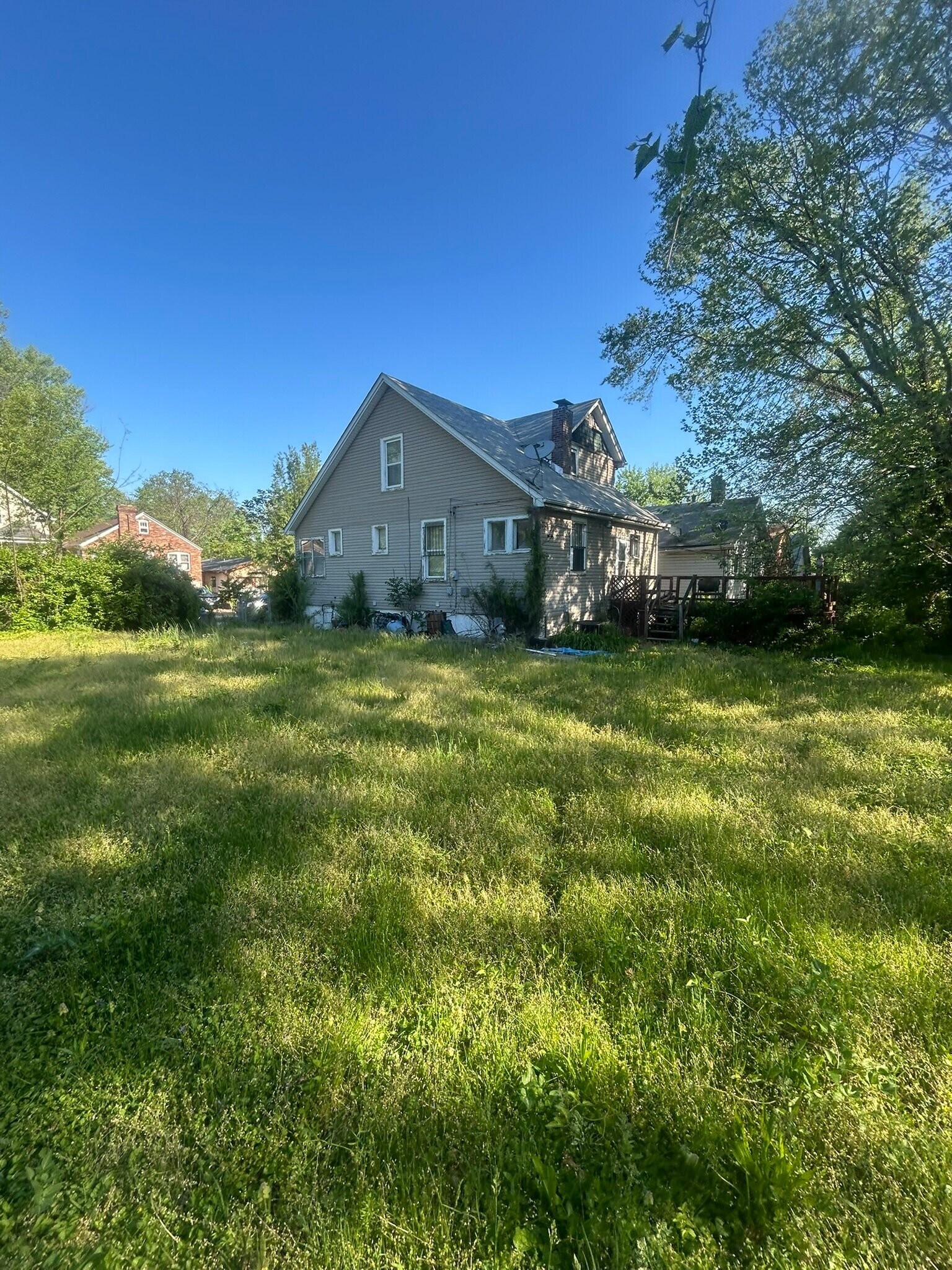 Building Photo - 2118 Rosebud Ave