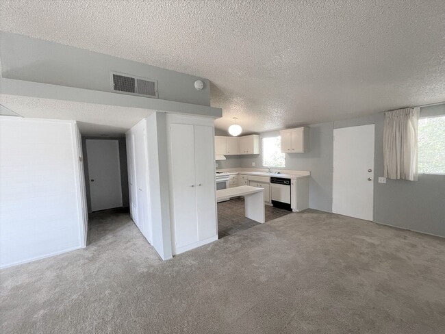 Building Photo - 45900 Ocotillo Dr