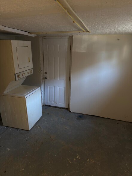Building Photo - 3422 Pine Grove Ave