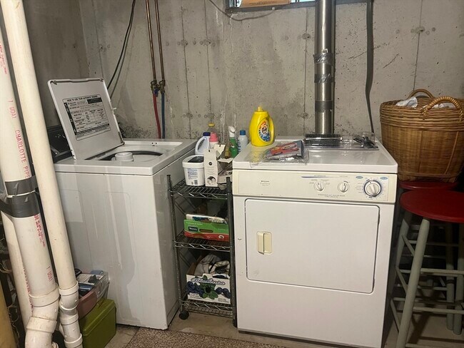 Building Photo - 6 Spring Ln