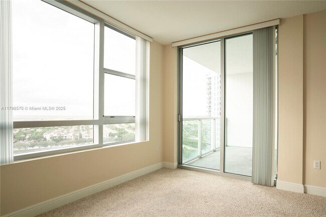 Building Photo - 2681 N Flamingo Rd