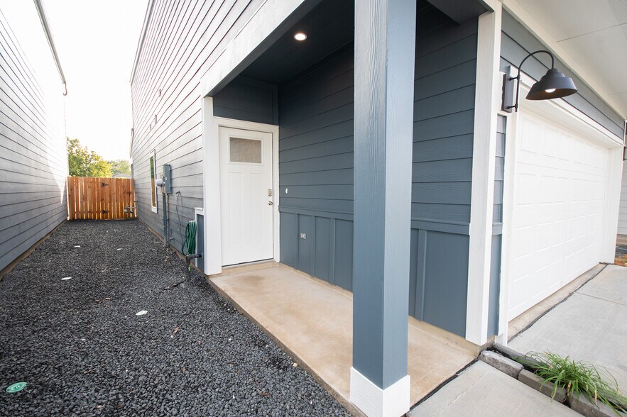 Building Photo - 10217 Berkeley Springs Trl