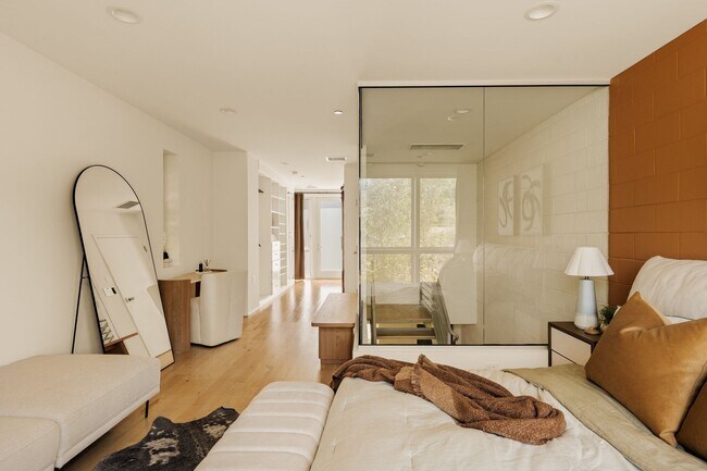 Building Photo - 3450 Cahuenga Blvd W