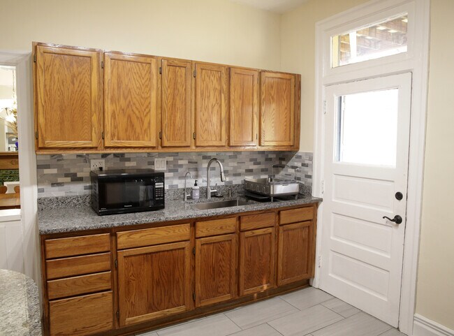 Building Photo - 405 West St