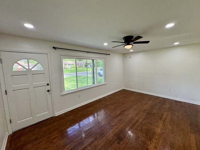 Building Photo - 3207 Searcy Dr NW