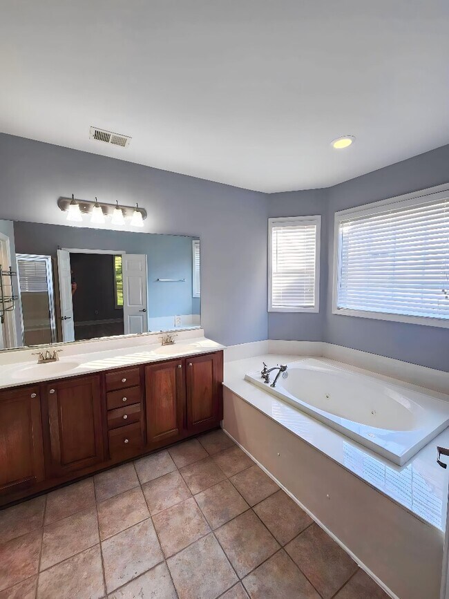 Building Photo - 3400 Picket Fence Ln
