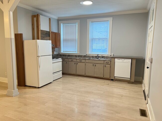 Building Photo - 102 Vine St