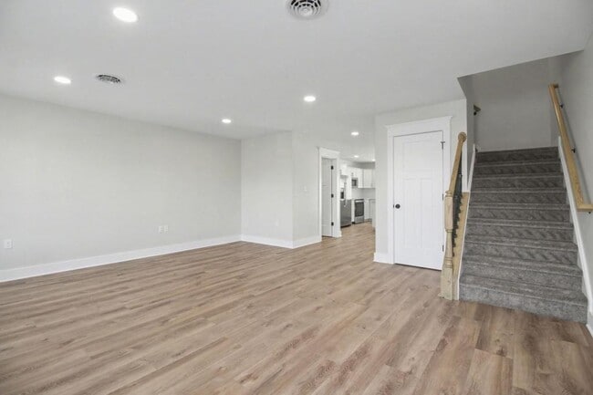 Building Photo - 1355 Valley Green Rd