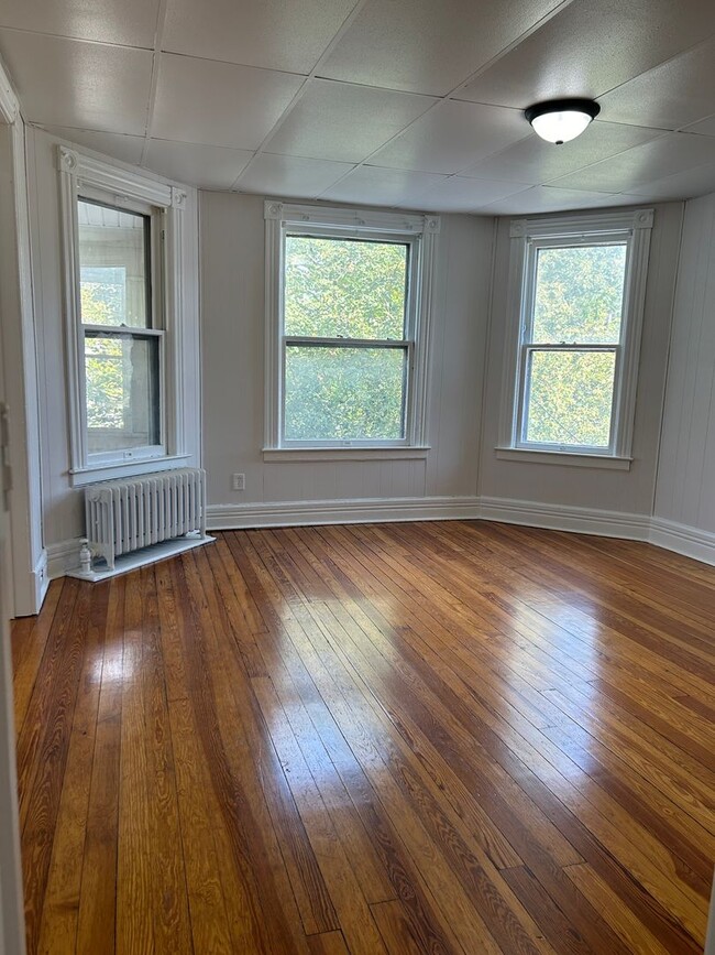 Building Photo - 1 Bedroom, 1 Bathroom with Den on Union St...