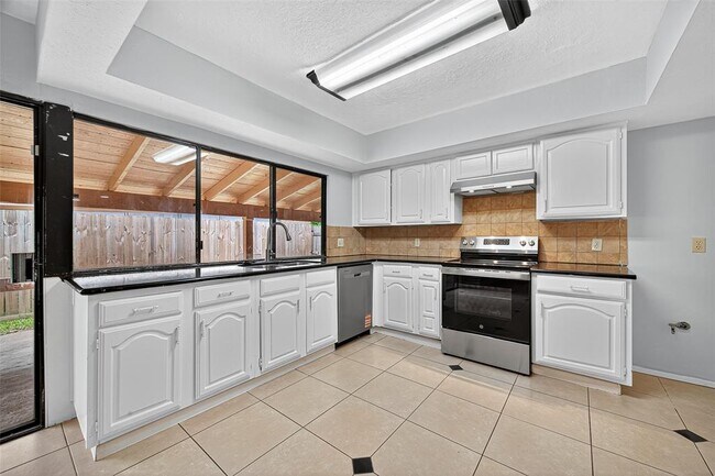 Building Photo - 15815 Ironside Creek Dr