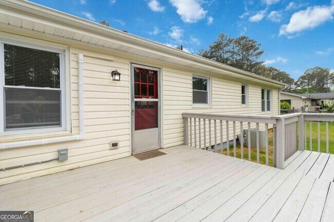 Building Photo - 3040 Land Rd