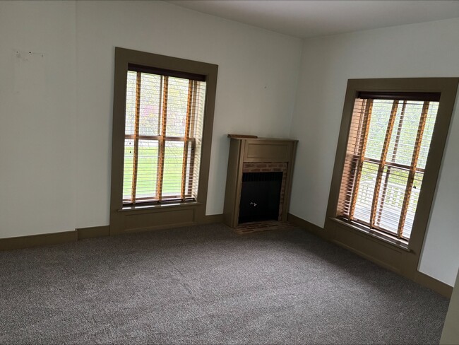 Building Photo - 1309 Oswego Rd