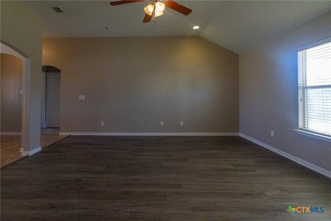 Building Photo - 217 Pointer St