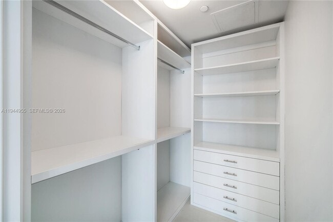 Building Photo - 495 Brickell Ave