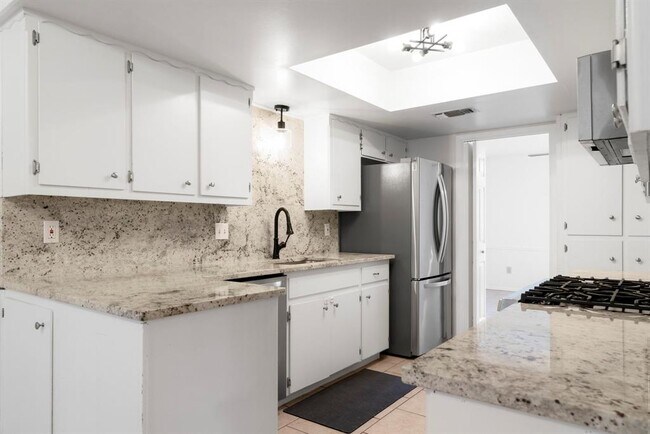 Building Photo - 2624 Barton Hills Dr
