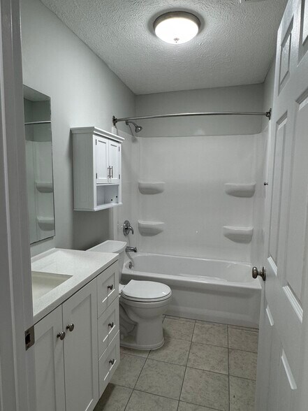 Building Photo - 143 School Side Dr