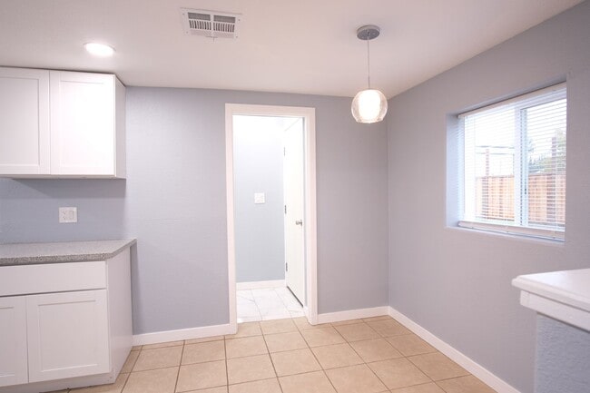 Building Photo - Perfect multi-family property! A 3-bed, 2-bath home for $2,400, plus a separate in-law studio ava...