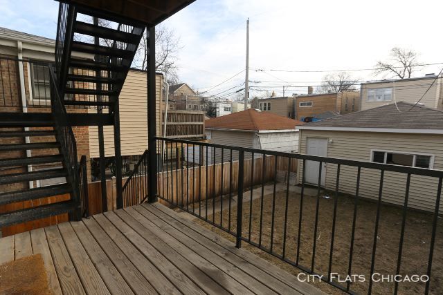 Building Photo - 1721 W Catalpa Ave