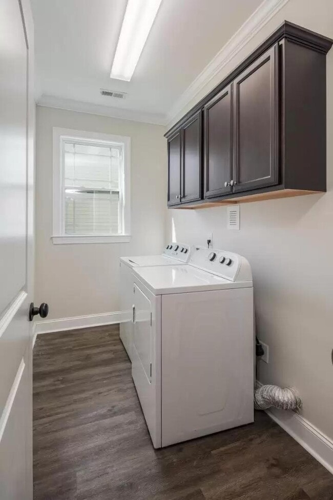Building Photo - 925 Dearborn Ct