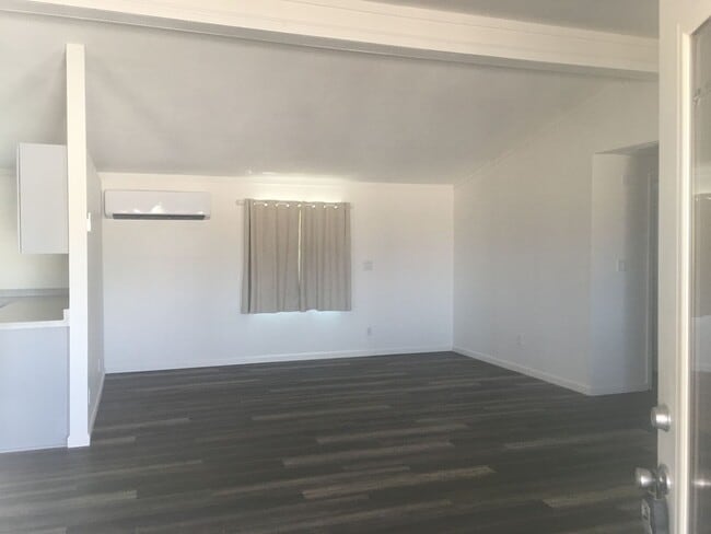 Building Photo - 3 Bedroom, 2 Bathroom Home