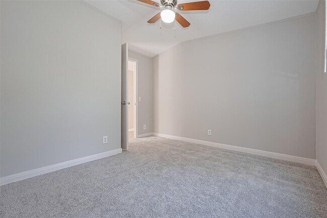Building Photo - 8856 Greenwood Dr